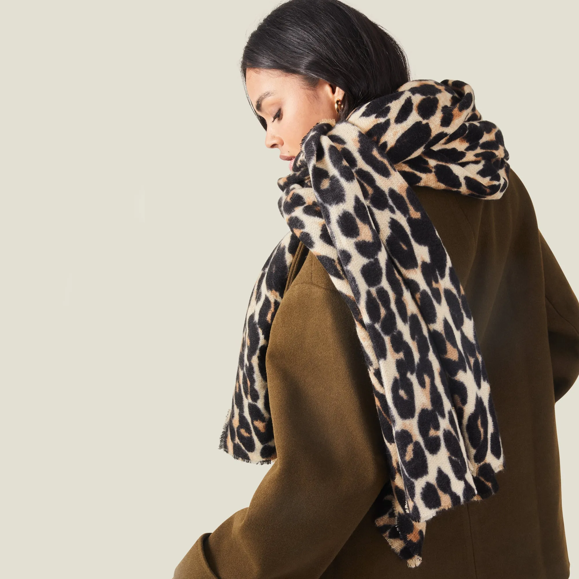 Accessorize London Women's Leopard Blanket