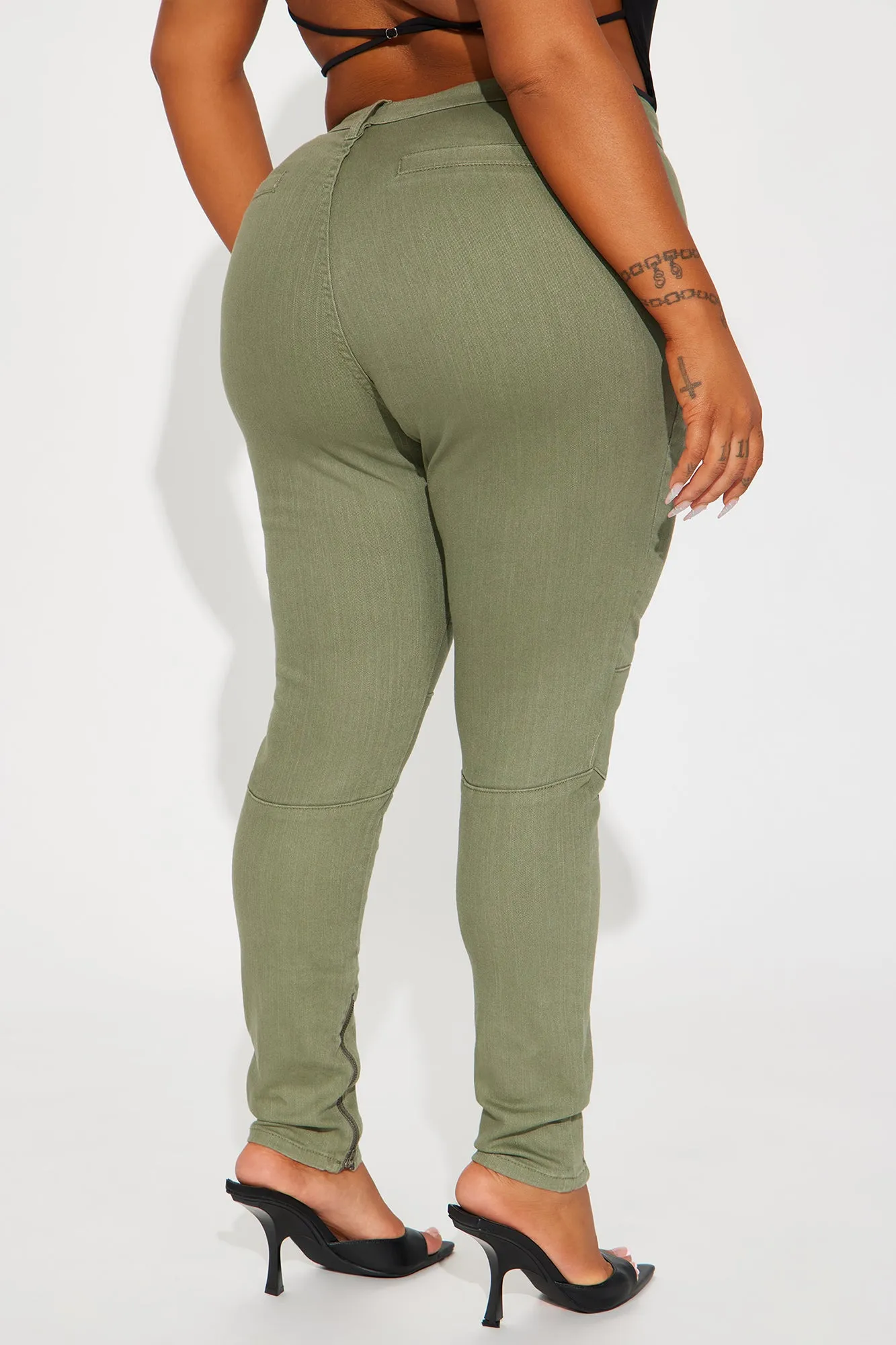 Keeping Score Skinny Pant - Olive