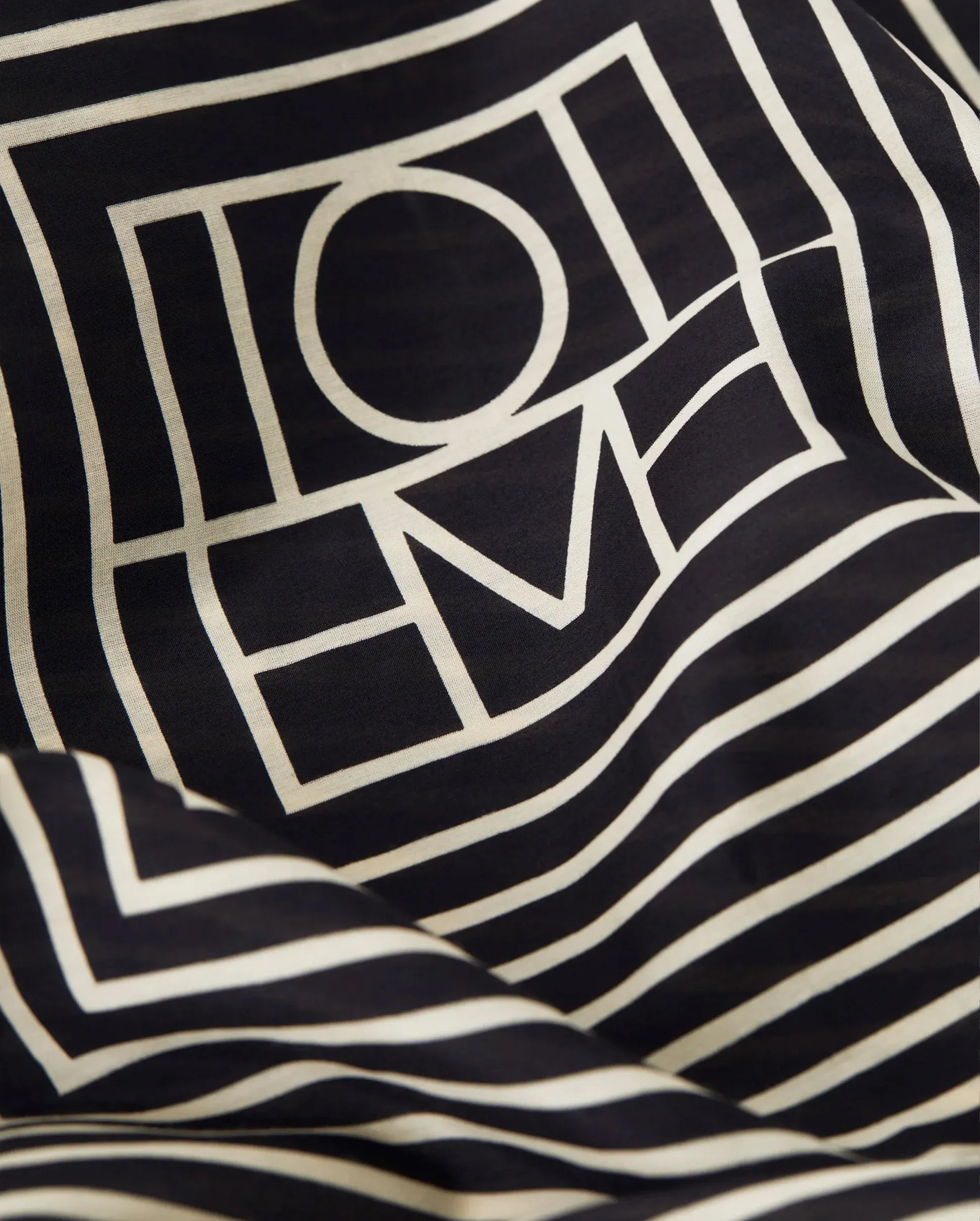 SIGNATURE MONOGRAM COTTON BLANKET SCARF / BLACK